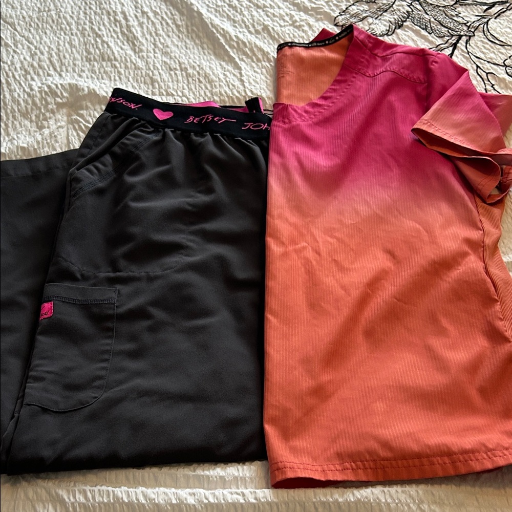 Koi Lite Betsy Johnson XL scrub set
